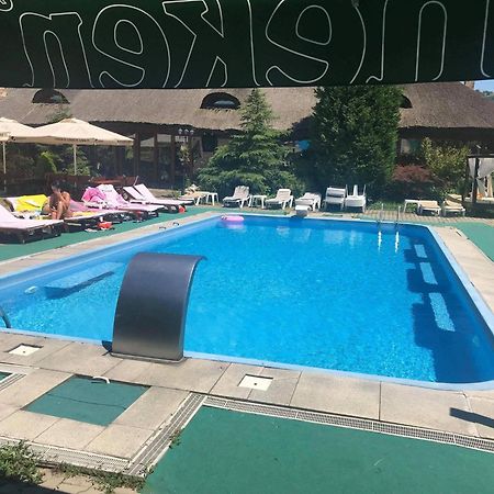 Castelul De Vis Hotel Petrosani Bagian luar foto