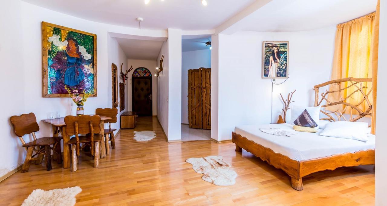 Castelul De Vis Hotel Petrosani Bagian luar foto