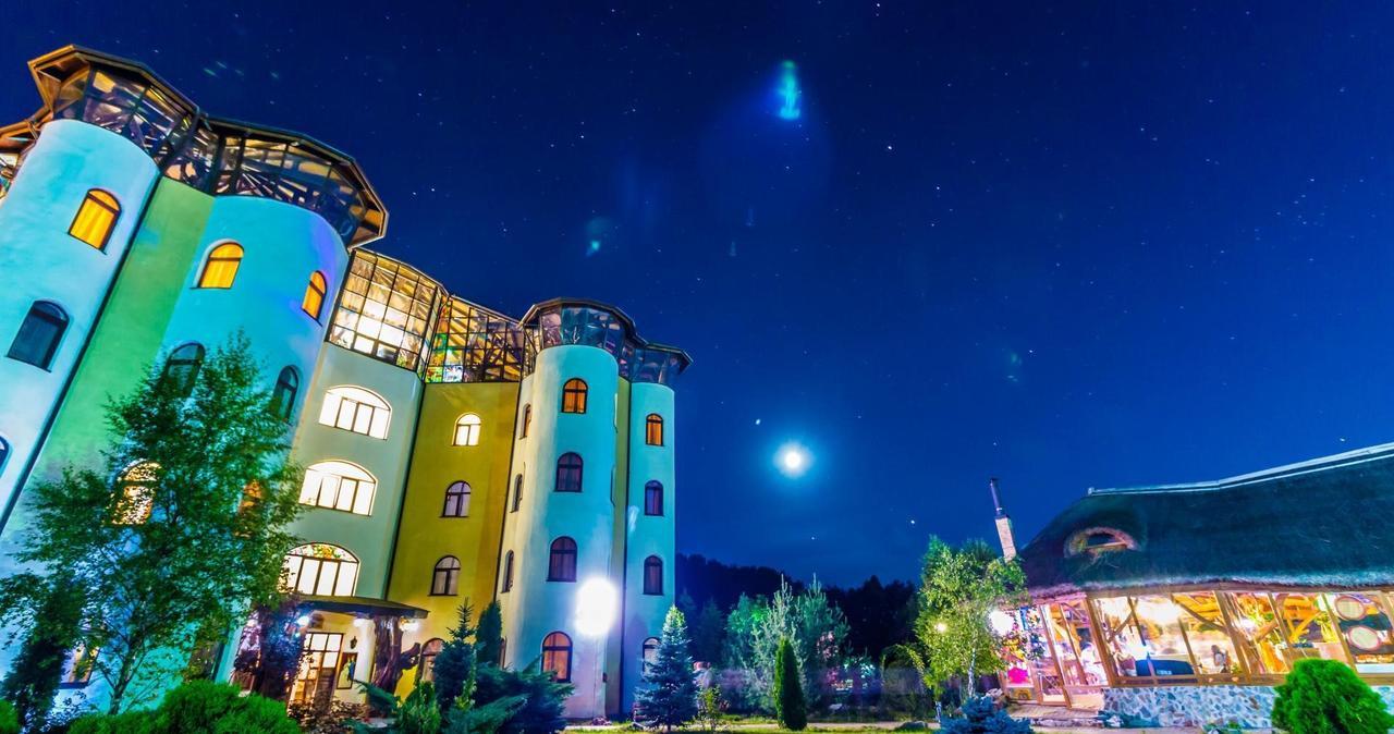 Castelul De Vis Hotel Petrosani Bagian luar foto